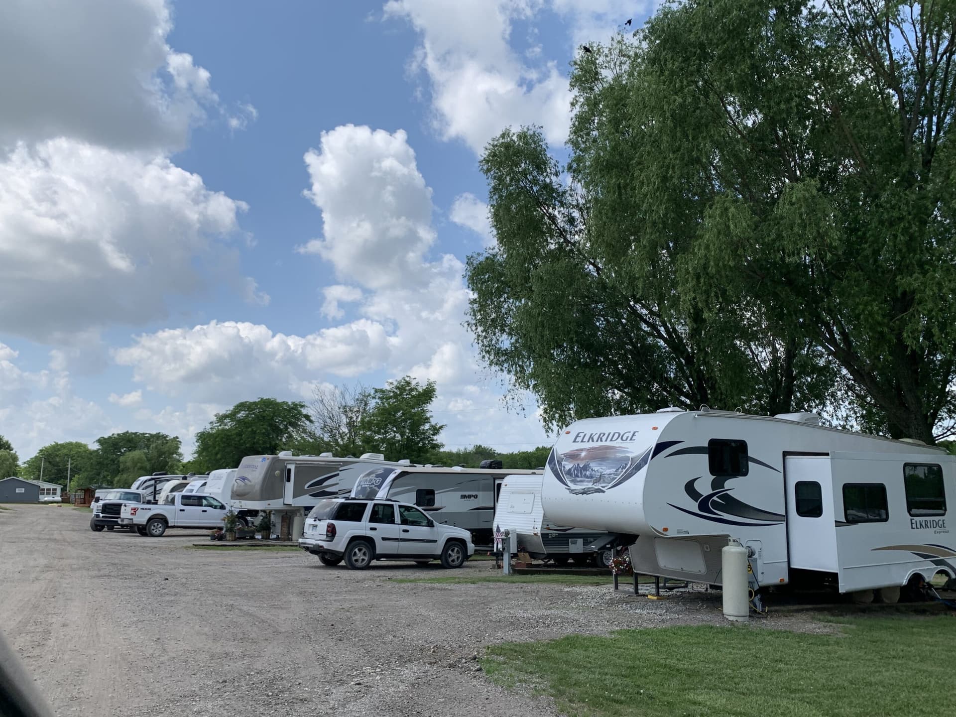 3 Star, 65+/- Site RV Park in Kansas City