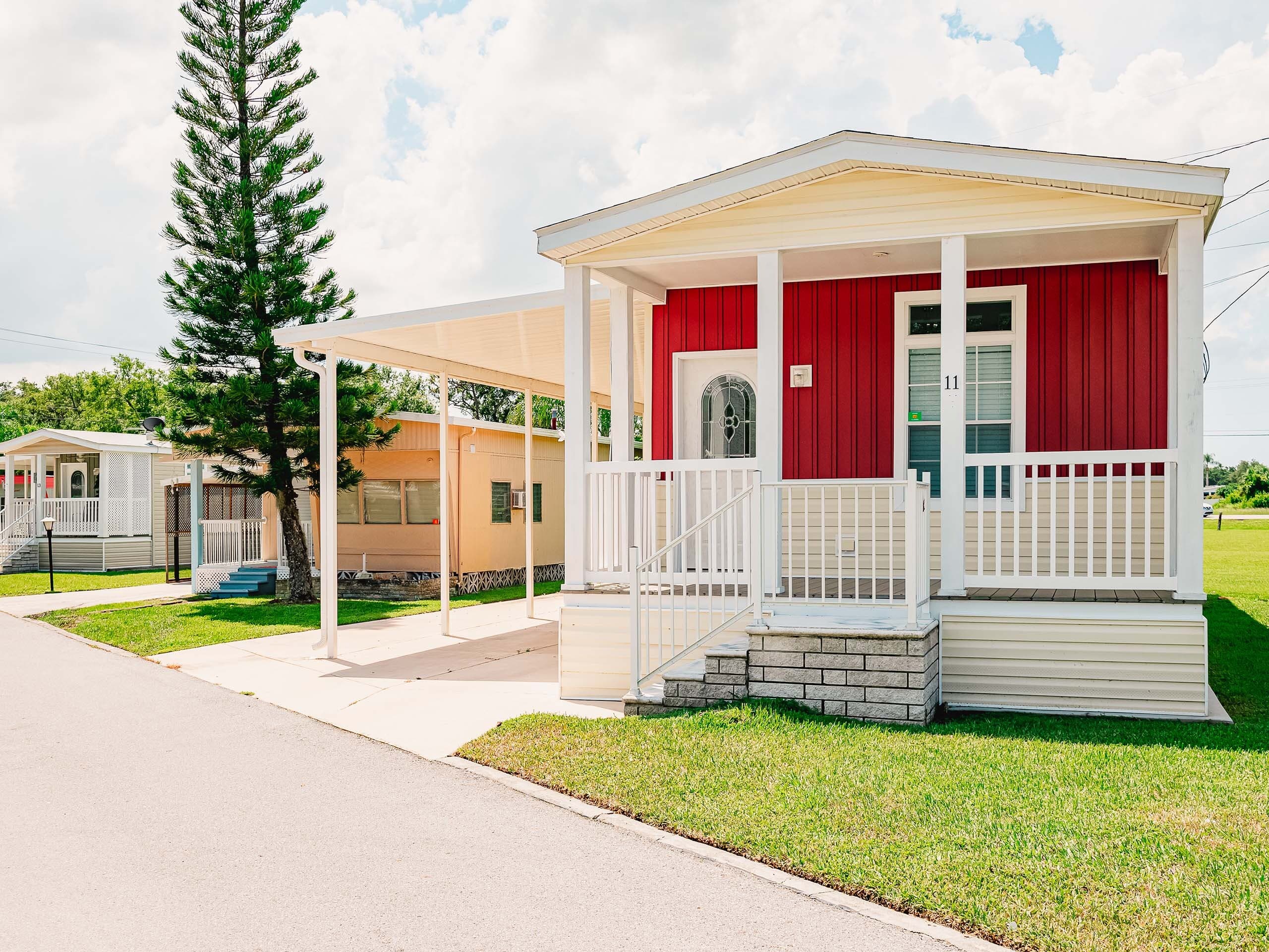 3.5 Star, 300-350 Site 3 MHC Portfolio in Bradenton-Deland, FL