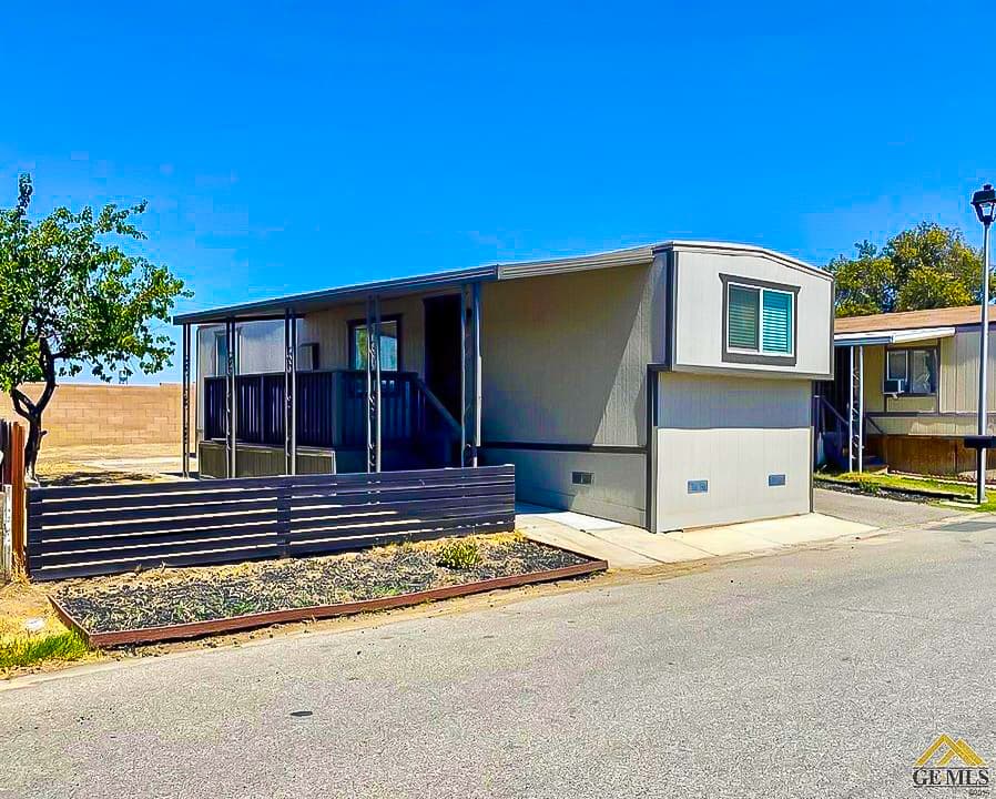 2.5 Star, 25+/- Site MHC in CA