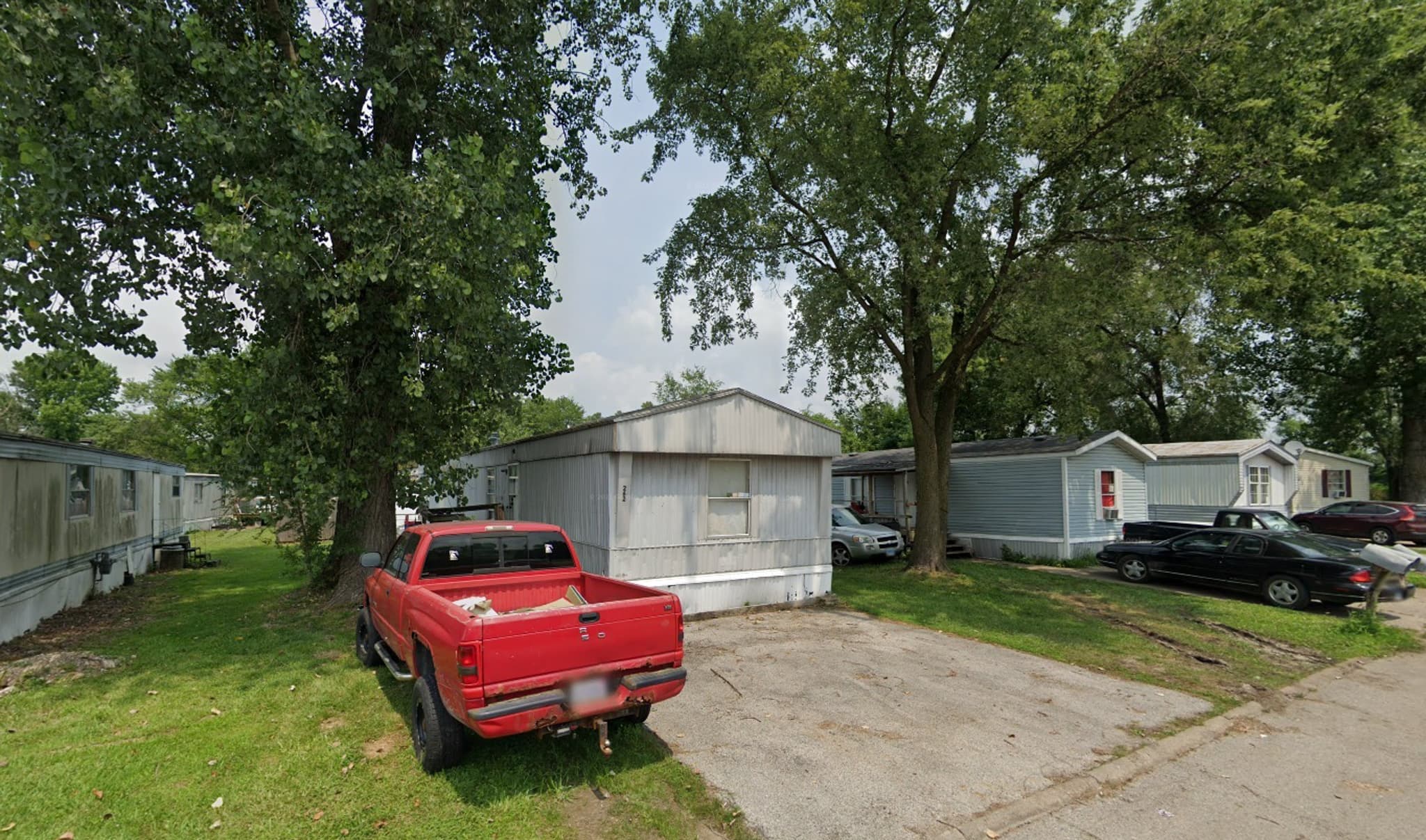 3 Star, 125 +/- Sites MHC in St. Louis IL